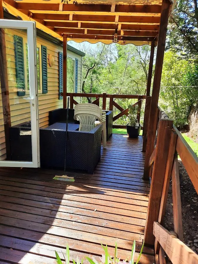 Mobile-home hyeres var climatisé dans camping avec piscine jusqu'à 6 personnes Appartement