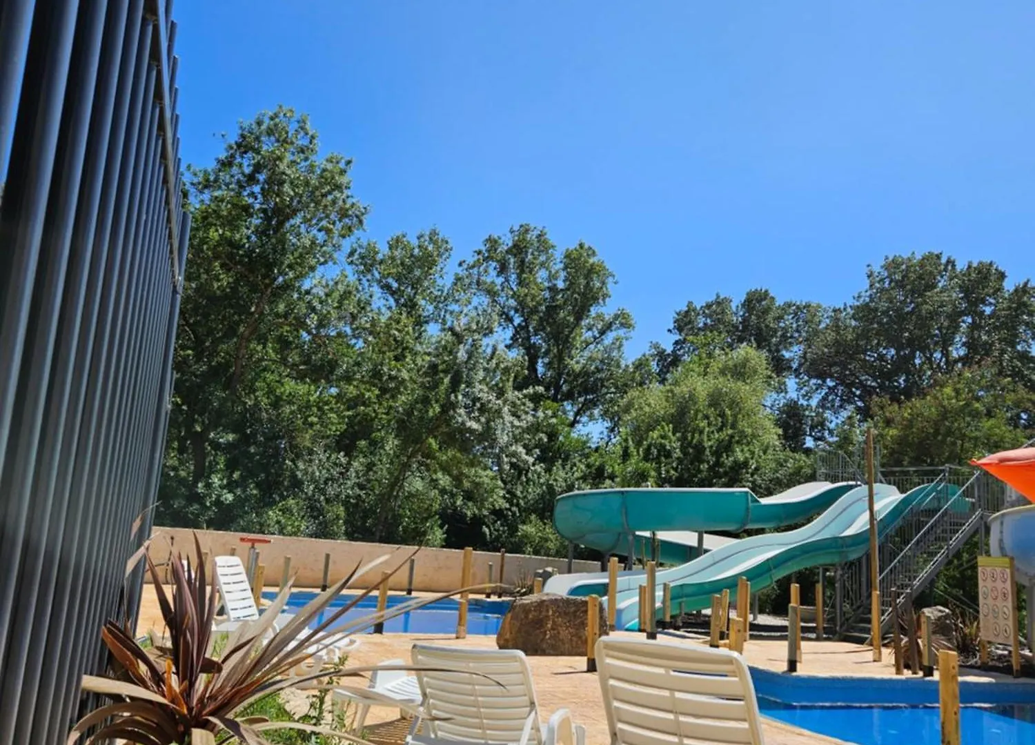 Appartement Mobile-home hyeres var climatisé dans camping avec piscine jusqu'à 6 personnes