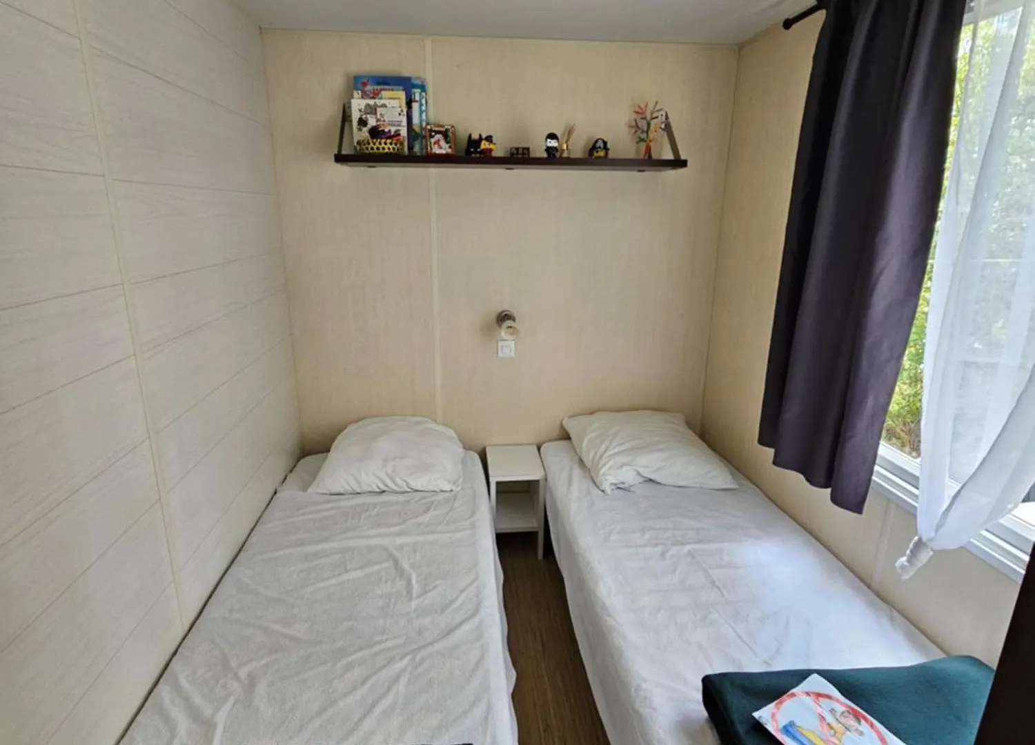 Mobile-home hyeres var climatisé dans camping avec piscine jusqu'à 6 personnes 0*,  France